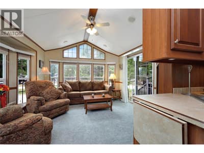 Beautiful & spacious Woodland Park model
