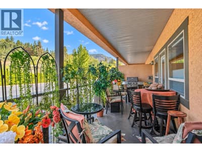 Deck seats up to 15!