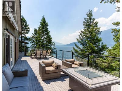 17222 Pilot Bay Road, Kootenay Bay
