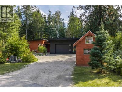 2077 Uplands Road, Revelstoke