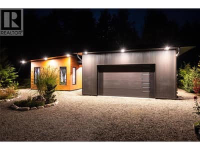 2077 Uplands Road, Revelstoke