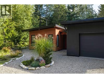 2077 Uplands Road, Revelstoke
