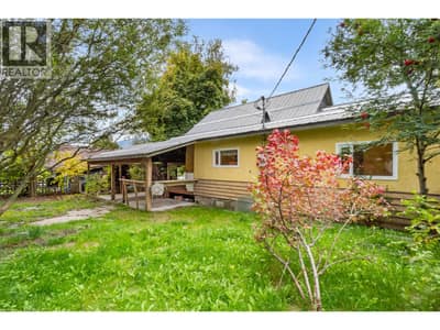 309 1st Avenue NW, Nakusp