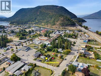 1230 Shuswap Avenue, Sicamous