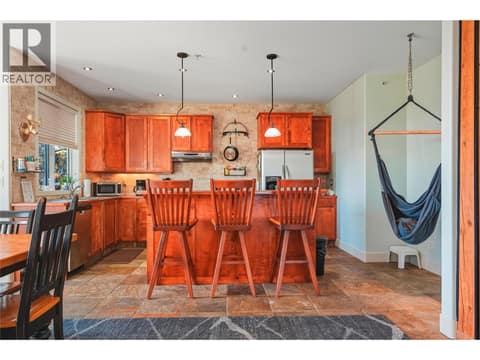 725 Monashee Road, SilverStar, photo 13