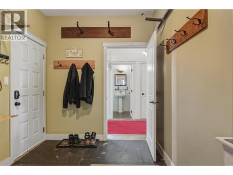 725 Monashee Road, SilverStar, photo 20