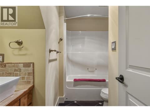 725 Monashee Road, SilverStar, photo 46