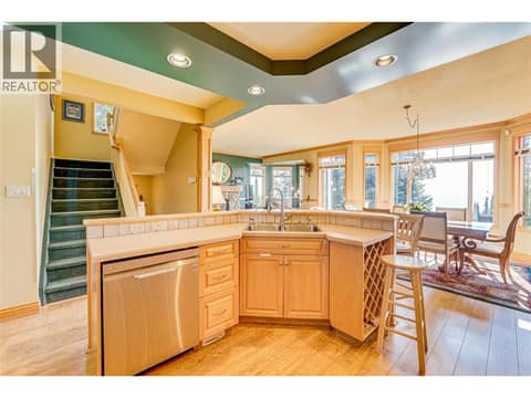 635 Monashee Road, Unit 8, SilverStar, photo 11