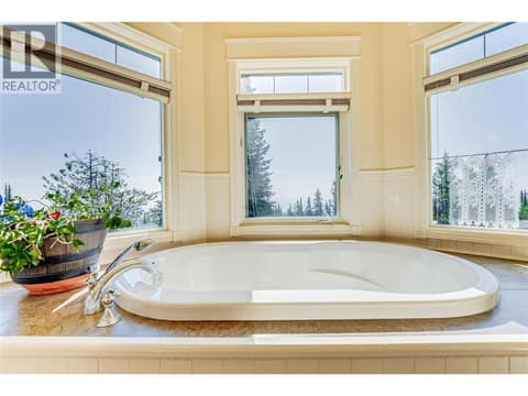 635 Monashee Road, Unit 8, SilverStar, photo 25