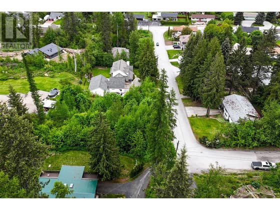 28 EVERGREEN Avenue