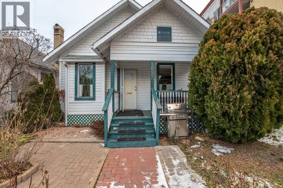626 MARTIN Street