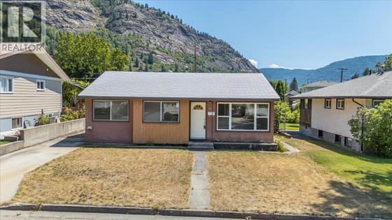 706 Hermia Crescent