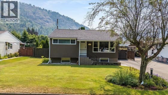 1112 Marianna Crescent