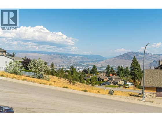 961 GREYSTONE Crescent