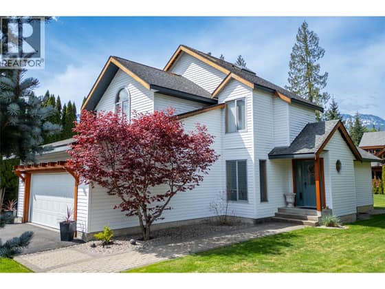 1107 Pineridge Crescent