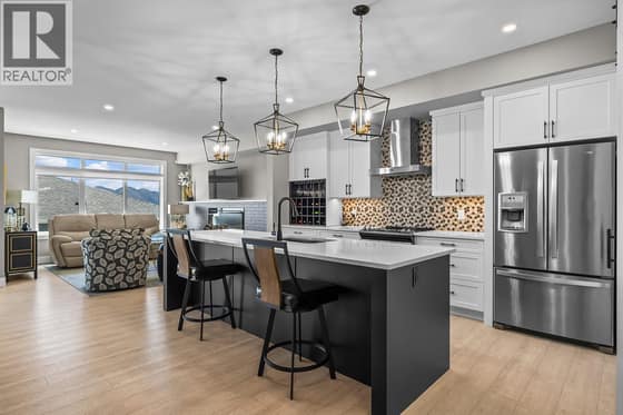 3352 Hawks Crescent