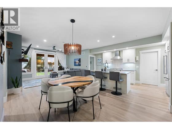 4000 REDSTONE Crescent Unit# 220