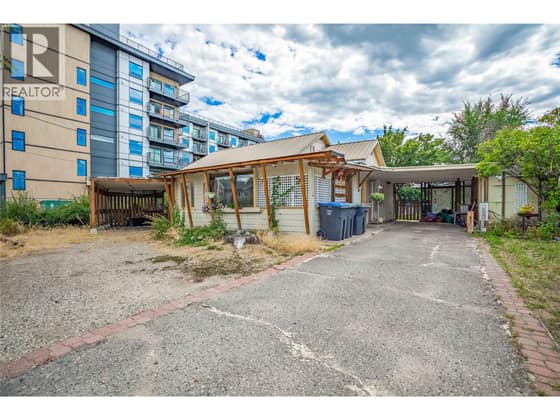 425 Leathead Road
