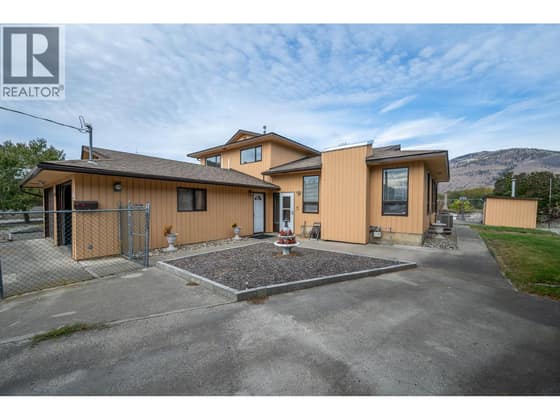 718 Driftwood Place