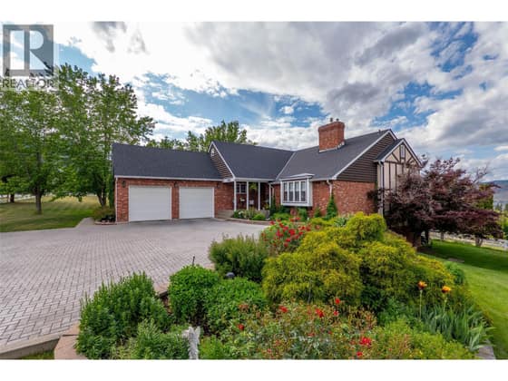 6450 Meadowland Crescent S