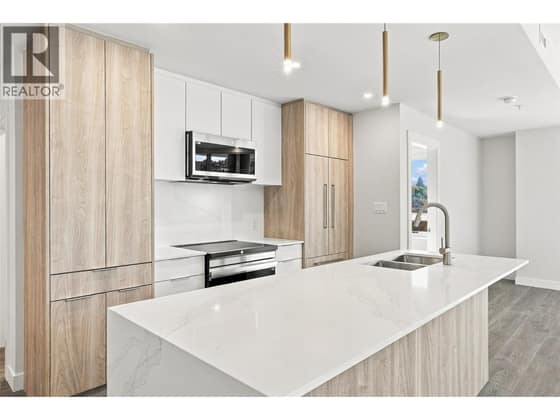 460 Nicola Street Unit# 902