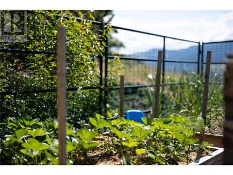 Garden Beds at 8827 Michael Drive, Middleton Mountain Coldstream