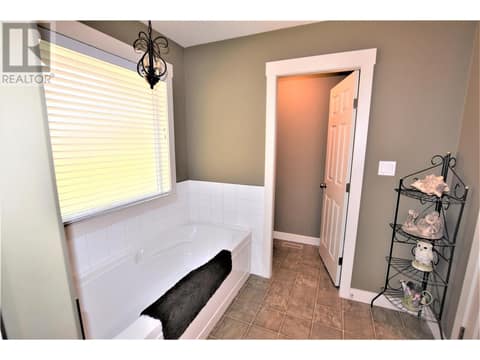 Photo 34 of 458 Ibis Avenue, Okanagan North, Vernon