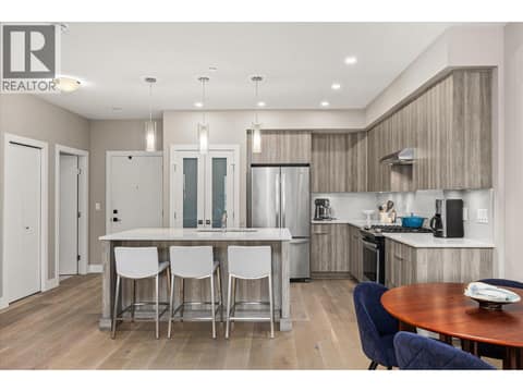 Large kitchen Island at 3475 Granite Close Unit# 109, McKinley Landing, Kelowna