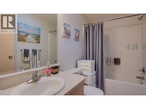 4-piece bath - with skylight! at 9510 Highway 97N Unit# 43, Swan Lake West, Vernon