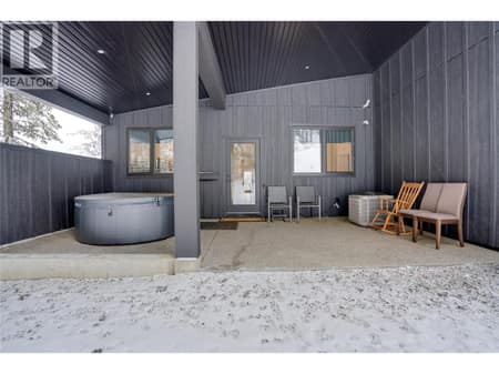 Hot tub at 9973 Purcell Drive, Silver Star, Vernon