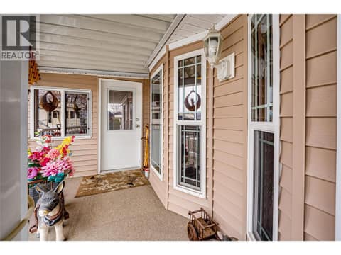 Covered entry way at 8000 Highland Road Unit# 42, North BX, Vernon