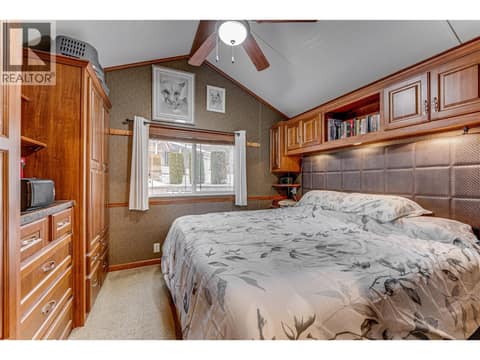 King size bedroom at 8000 Highland Road Unit# 42, North BX, Vernon