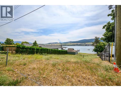 Photo 5 of 7501 Kennedy Lane, Bella Vista, Vernon