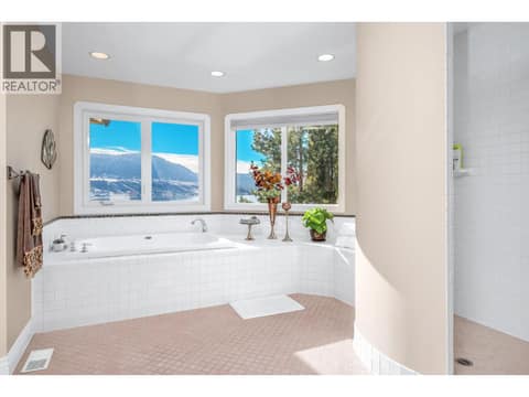 Photo 26 of 7504 Kennedy Lane, Bella Vista, Vernon