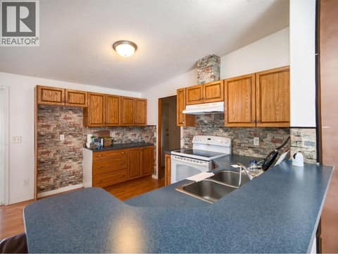 MH Main Level - Kitchen at 327 97A Highway, Armstrong/ Spall., Spallumcheen