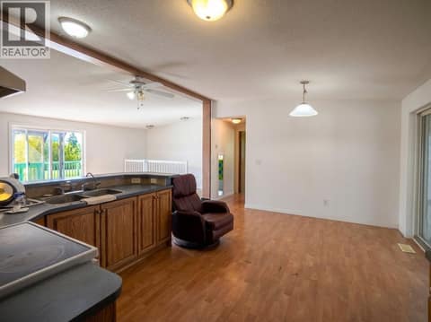 MH Main Level - Kitchen at 327 97A Highway, Armstrong/ Spall., Spallumcheen