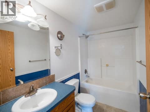 MH Main Level - Full Bathroom at 327 97A Highway, Armstrong/ Spall., Spallumcheen