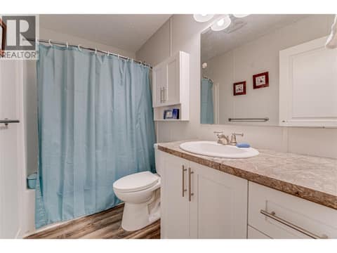 Main 4 piece bathroom at 1600 43 Avenue Unit# 25, Harwood, Vernon
