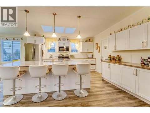 Sit up island at 1600 43 Avenue Unit# 25, Harwood, Vernon