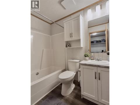 Main bathroom at 5484 Okanagan Landing Road Unit# 51, Okanagan Landing, Vernon