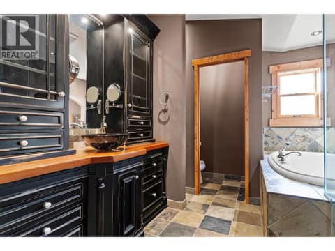 Spa like primary ensuite at 148 Stemwinder Drive, Alpine Resort Area, Kimberley