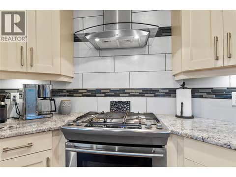 Gas range at 529 Whitecourt Place, Foothills, Vernon