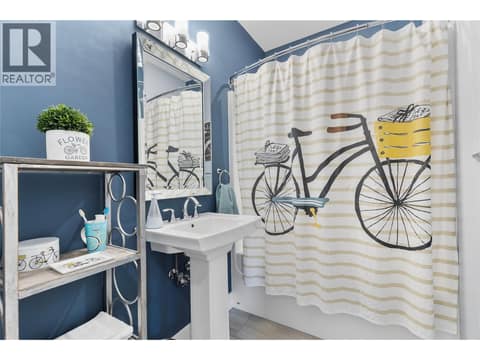 Upper floor bathroom at 529 Whitecourt Place, Foothills, Vernon