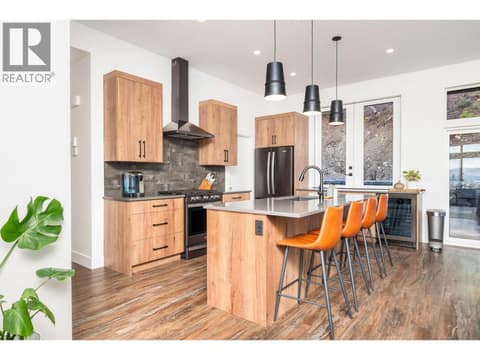 Photo 15 of 5720 Hartnell Road Unit# 5, North BX, Vernon