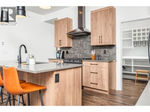 Photo 16 of 5720 Hartnell Road Unit# 5, North BX, Vernon