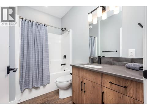 Photo 32 of 5720 Hartnell Road Unit# 5, North BX, Vernon