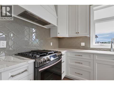 Photo 18 of 7091 Jasper Drive, Bella Vista, Vernon