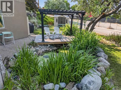 Photo 10 of 102 Spruce Place, Wiltse/Valleyview, Penticton