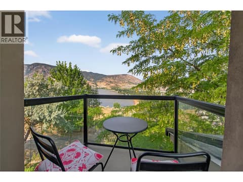 Photo 16 of 102 Spruce Place, Wiltse/Valleyview, Penticton