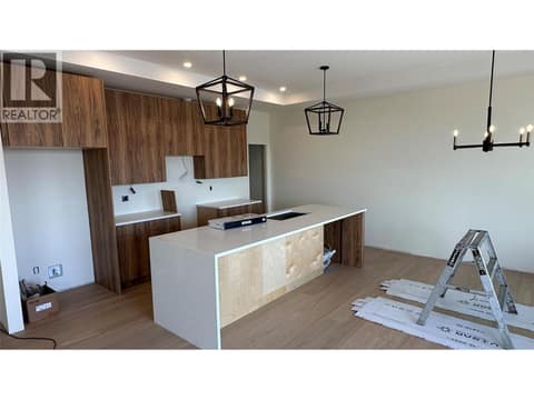 Photo 4 of 4305 Painted Turtle Drive, Bella Vista, Vernon